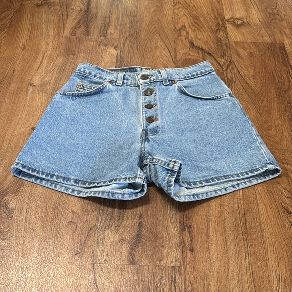 Vintage, VTG, 950 Levi’s Jean Shorts. 7 JR. Paper Tag. Made In USA. 100% cotton. - Picture 3 of 14